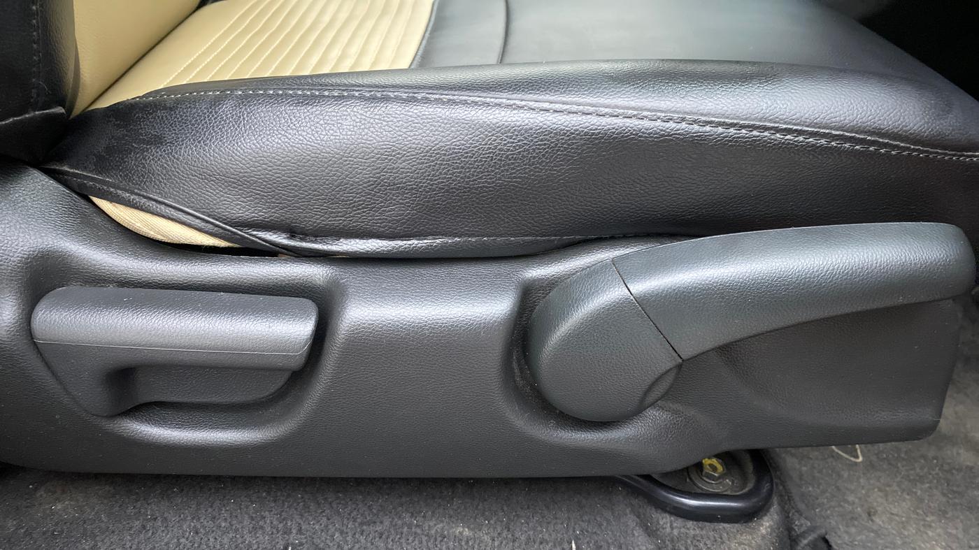 2015 Honda Jazz 1.2 V AT, Petrol, Automatic, 52,347 km, Driver Side Adjustment Panel