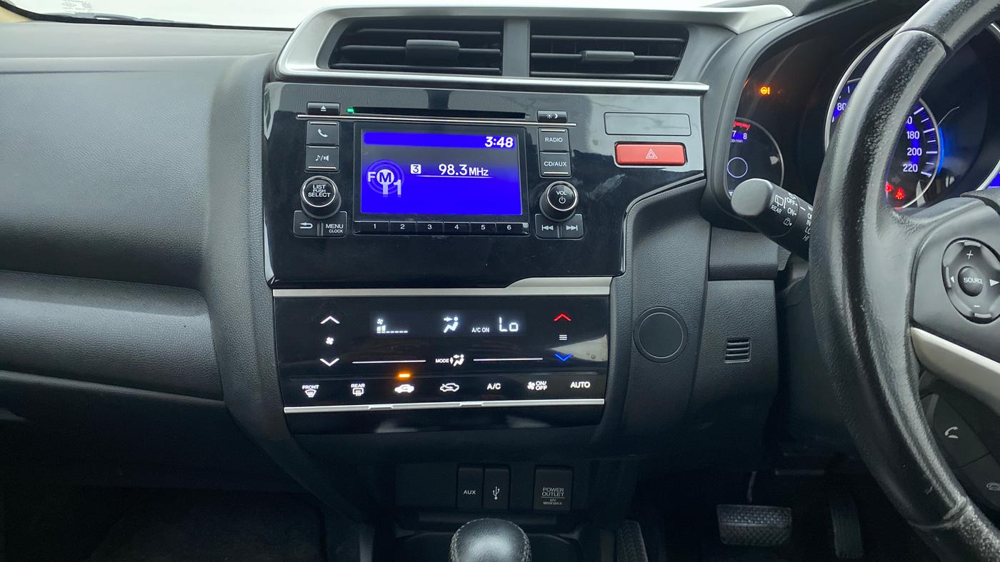 2015 Honda Jazz 1.2 V AT, Petrol, Automatic, 52,347 km, Air Conditioner