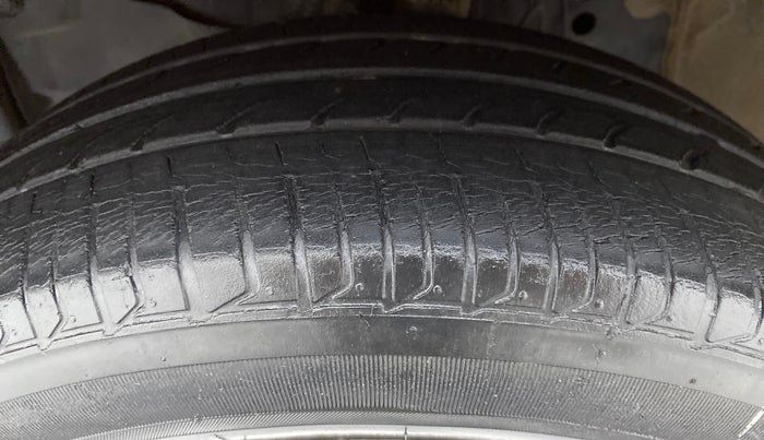 2015 Honda Jazz 1.2 V AT, Petrol, Automatic, 52,347 km, Left Front Tyre Tread