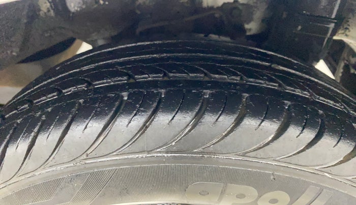 2016 Hyundai Eon SPORTZ, Petrol, Manual, 45,052 km, Left Rear Tyre Tread