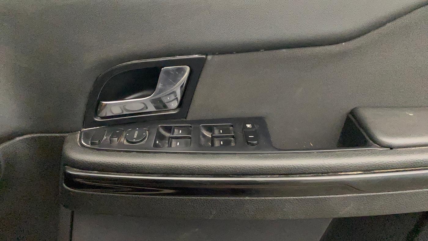 2018 Tata Hexa XE 4X2 7 STR, Diesel, Manual, 36,613 km, Driver Side Door Panels Control
