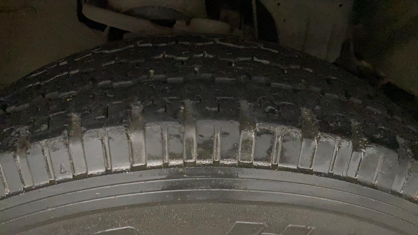 2018 Tata Hexa XE 4X2 7 STR, Diesel, Manual, 36,613 km, Left Front Tyre Tread