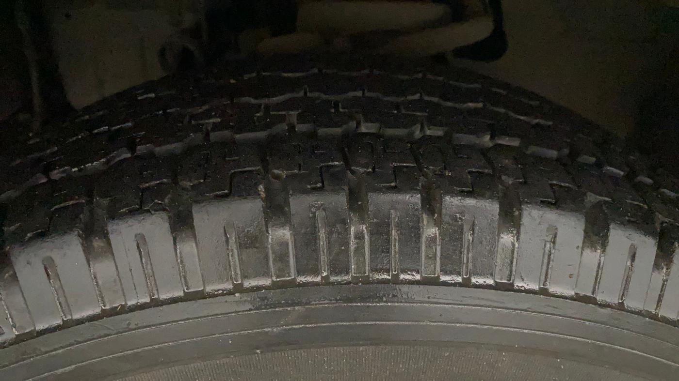 2018 Tata Hexa XE 4X2 7 STR, Diesel, Manual, 36,613 km, Right Front Tyre Tread