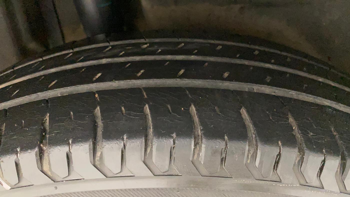 2017 Maruti Dzire VXI AMT, Petrol, Automatic, 31,716 km, Right Rear Tyre Tread