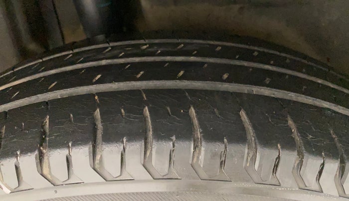 2017 Maruti Dzire VXI AMT, Petrol, Automatic, 31,716 km, Right Rear Tyre Tread