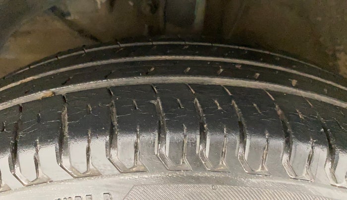 2017 Maruti Dzire VXI AMT, Petrol, Automatic, 31,716 km, Left Front Tyre Tread