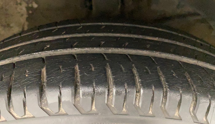 2017 Maruti Dzire VXI AMT, Petrol, Automatic, 31,716 km, Right Front Tyre Tread