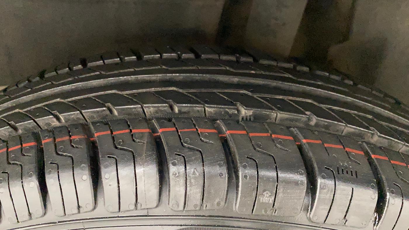2017 Maruti Dzire VXI AMT, Petrol, Automatic, 31,716 km, Left Rear Tyre Tread