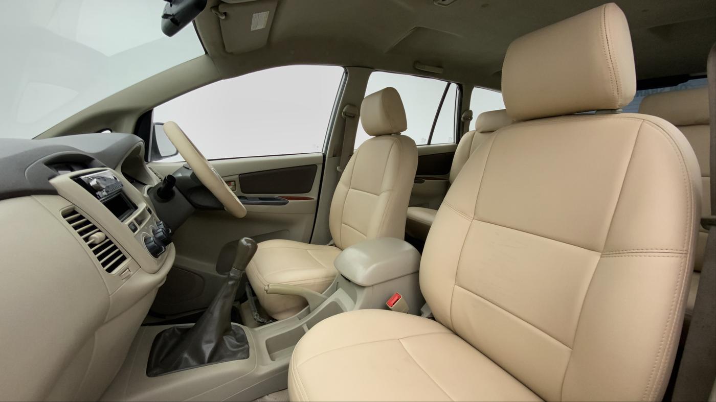 2013 Toyota Innova 2.5 GX 8 STR BS IV, Diesel, Manual, 1,78,065 km, Right Side Front Door Cabin View