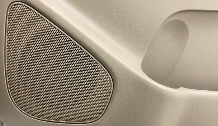 2013 Toyota Innova 2.5 GX 8 STR BS IV, Diesel, Manual, 1,78,065 km, Speakers