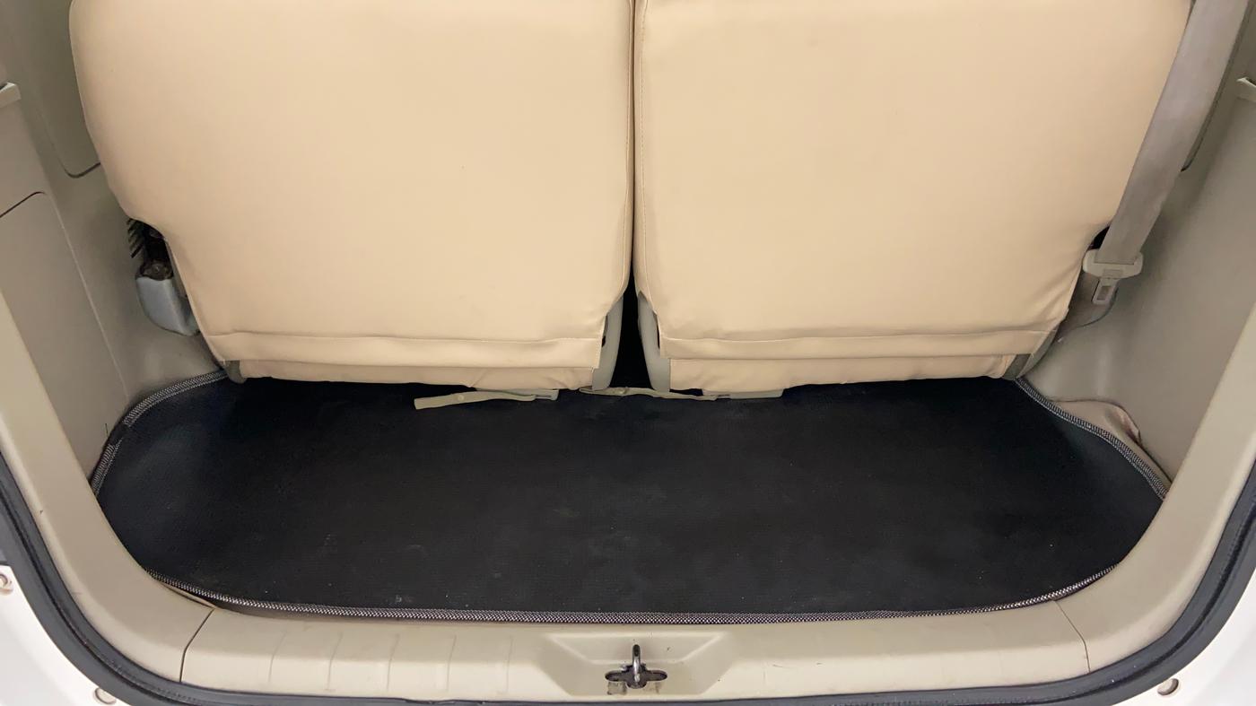 2013 Toyota Innova 2.5 GX 8 STR BS IV, Diesel, Manual, 1,78,065 km, Boot Inside View