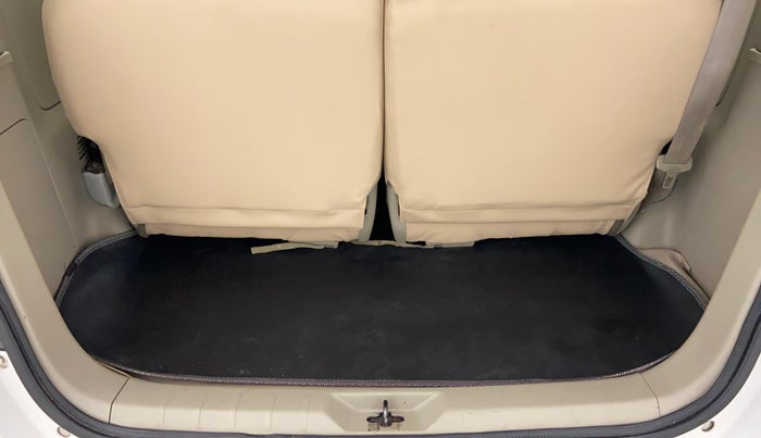 2013 Toyota Innova 2.5 GX 8 STR BS IV, Diesel, Manual, 1,78,065 km, Boot Inside View