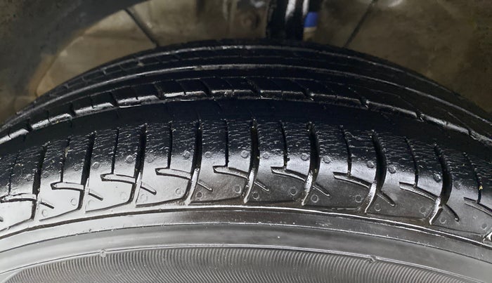2018 Maruti Dzire ZXI AMT, Petrol, Automatic, 70,547 km, Left Front Tyre Tread