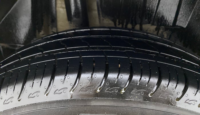 2018 Maruti Dzire ZXI AMT, Petrol, Automatic, 70,547 km, Right Rear Tyre Tread