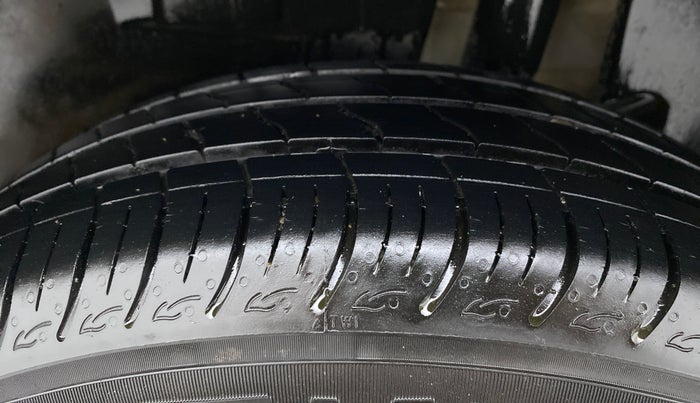 2018 Maruti Dzire ZXI AMT, Petrol, Automatic, 70,547 km, Left Rear Tyre Tread