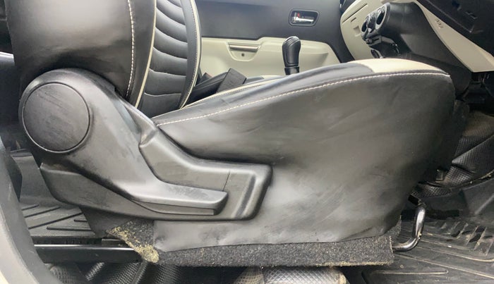 2017 Maruti IGNIS DELTA 1.2, Petrol, Manual, 85,534 km, Driver Side Adjustment Panel
