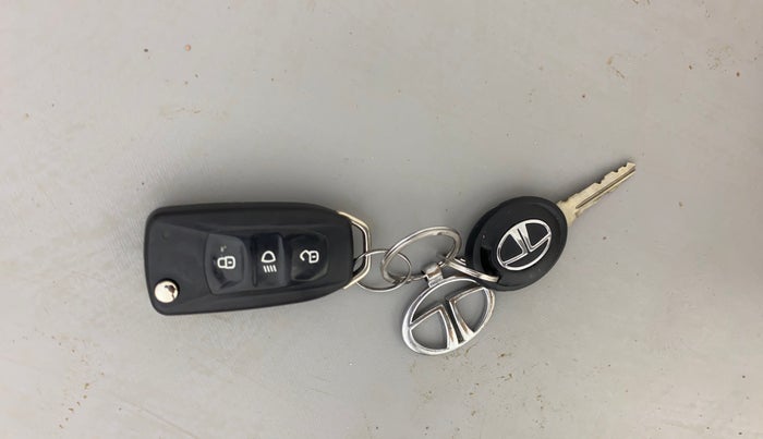 2018 Tata Tiago XZ PETROL, Petrol, Manual, 28,115 km, Key Close Up
