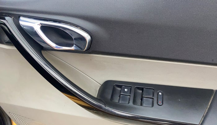 2018 Tata Tiago XZ PETROL, Petrol, Manual, 28,115 km, Driver Side Door Panels Control