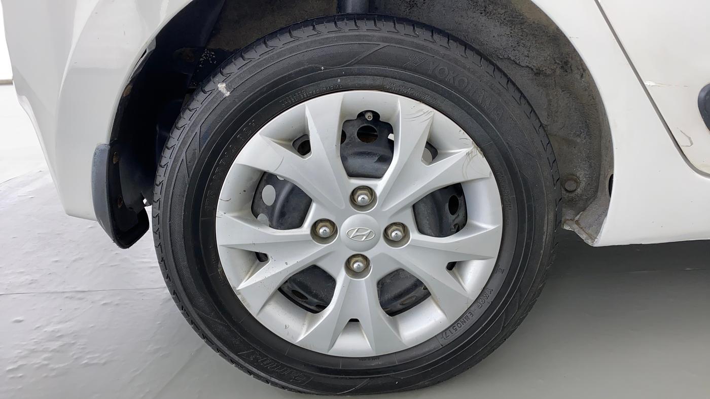 2014 Hyundai Grand i10 SPORTZ 1.1 CRDI, Diesel, Manual, Right Rear Wheel