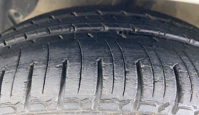 2014 Hyundai Grand i10 SPORTZ 1.1 CRDI, Diesel, Manual, Left Front Tyre Tread