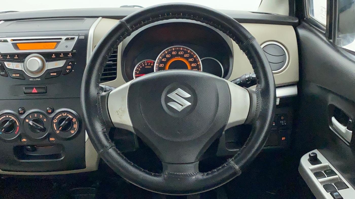2015 Maruti Wagon R 1.0 VXI, Petrol, Manual, 79,336 km, Steering Wheel Close Up
