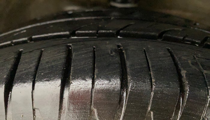 2015 Maruti Wagon R 1.0 VXI, Petrol, Manual, 79,336 km, Right Front Tyre Tread