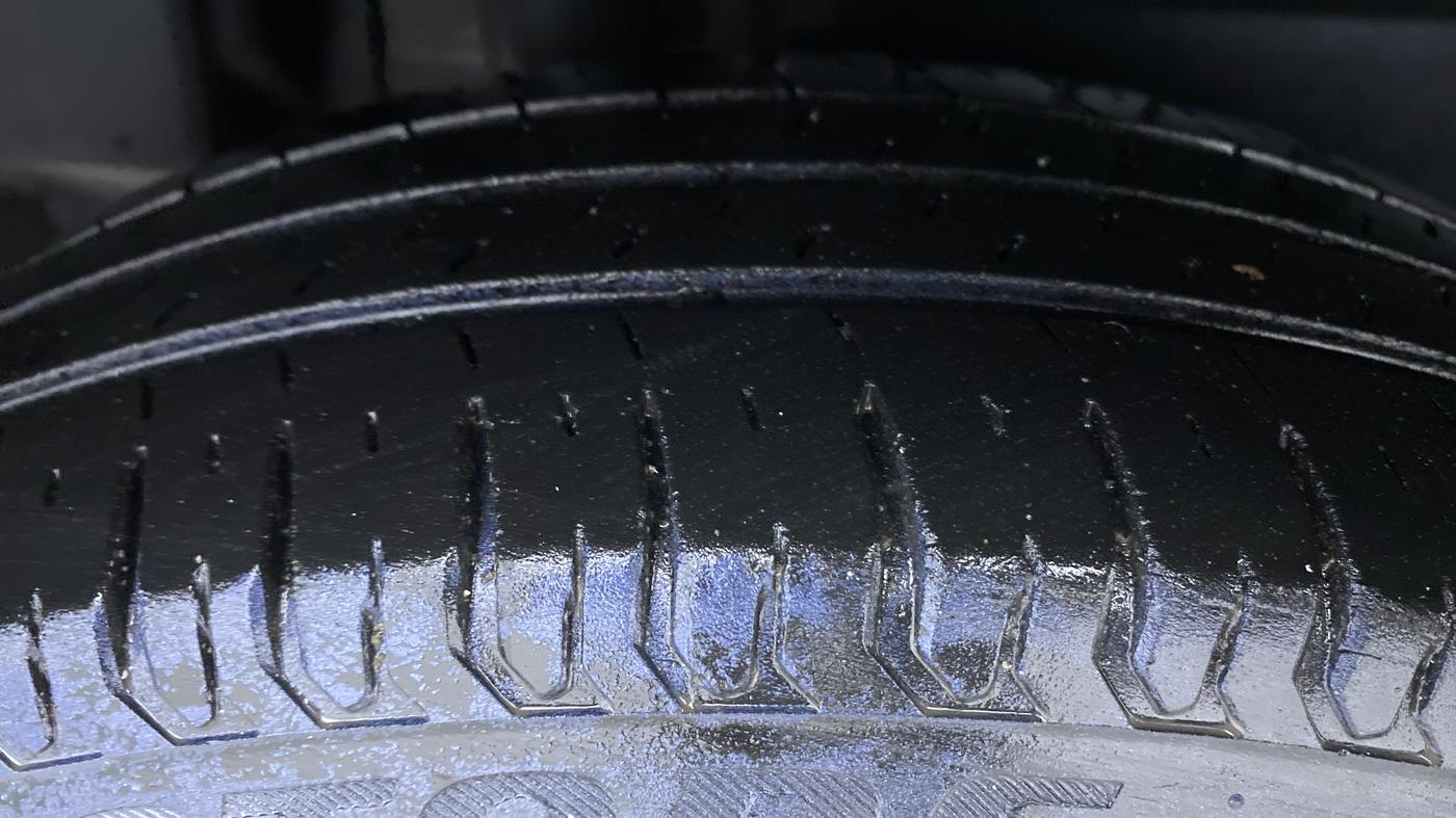2018 Maruti Dzire VXI, Petrol, Manual, 27,567 km, Right Rear Tyre Tread