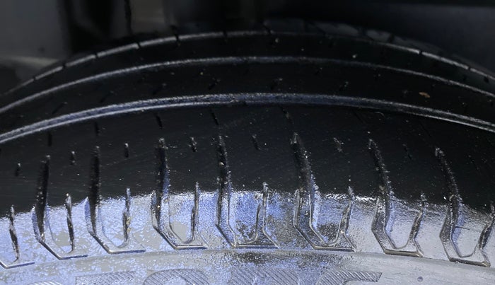 2018 Maruti Dzire VXI, Petrol, Manual, 27,567 km, Right Rear Tyre Tread