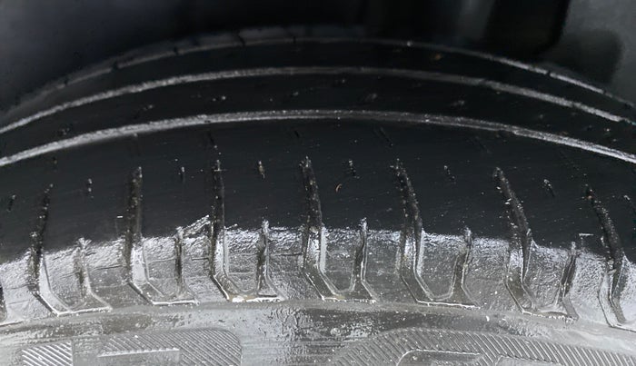 2018 Maruti Dzire VXI, Petrol, Manual, 27,567 km, Left Rear Tyre Tread