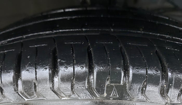 2018 Maruti Dzire VXI, Petrol, Manual, 27,567 km, Right Front Tyre Tread
