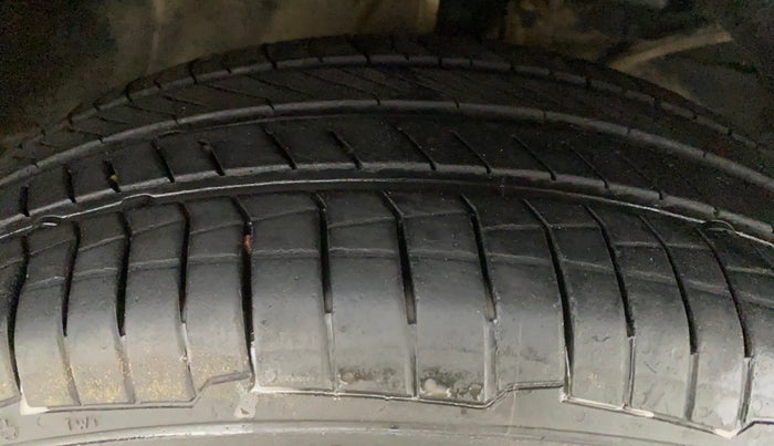 2016 Maruti Baleno DELTA PETROL 1.2, Petrol, Manual, 84,620 km, Right Front Tyre Tread