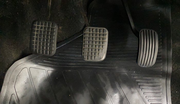 2018 Tata Tiago XZ PETROL, Petrol, Manual, 1,07,695 km, Pedals