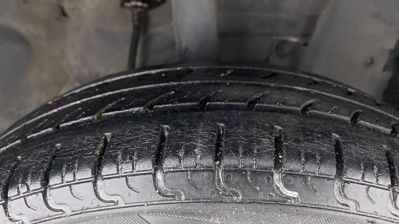 2014 Datsun Go T, Petrol, Manual, 69,751 km, Right Front Tyre Tread