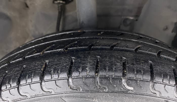 2014 Datsun Go T, Petrol, Manual, 69,751 km, Right Front Tyre Tread