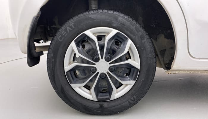 2014 Datsun Go T, Petrol, Manual, 69,751 km, Right Rear Wheel