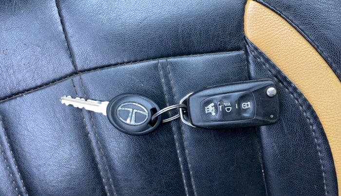 2016 Tata Tiago XZ PETROL, Petrol, Manual, 1,12,905 km, Key Close Up