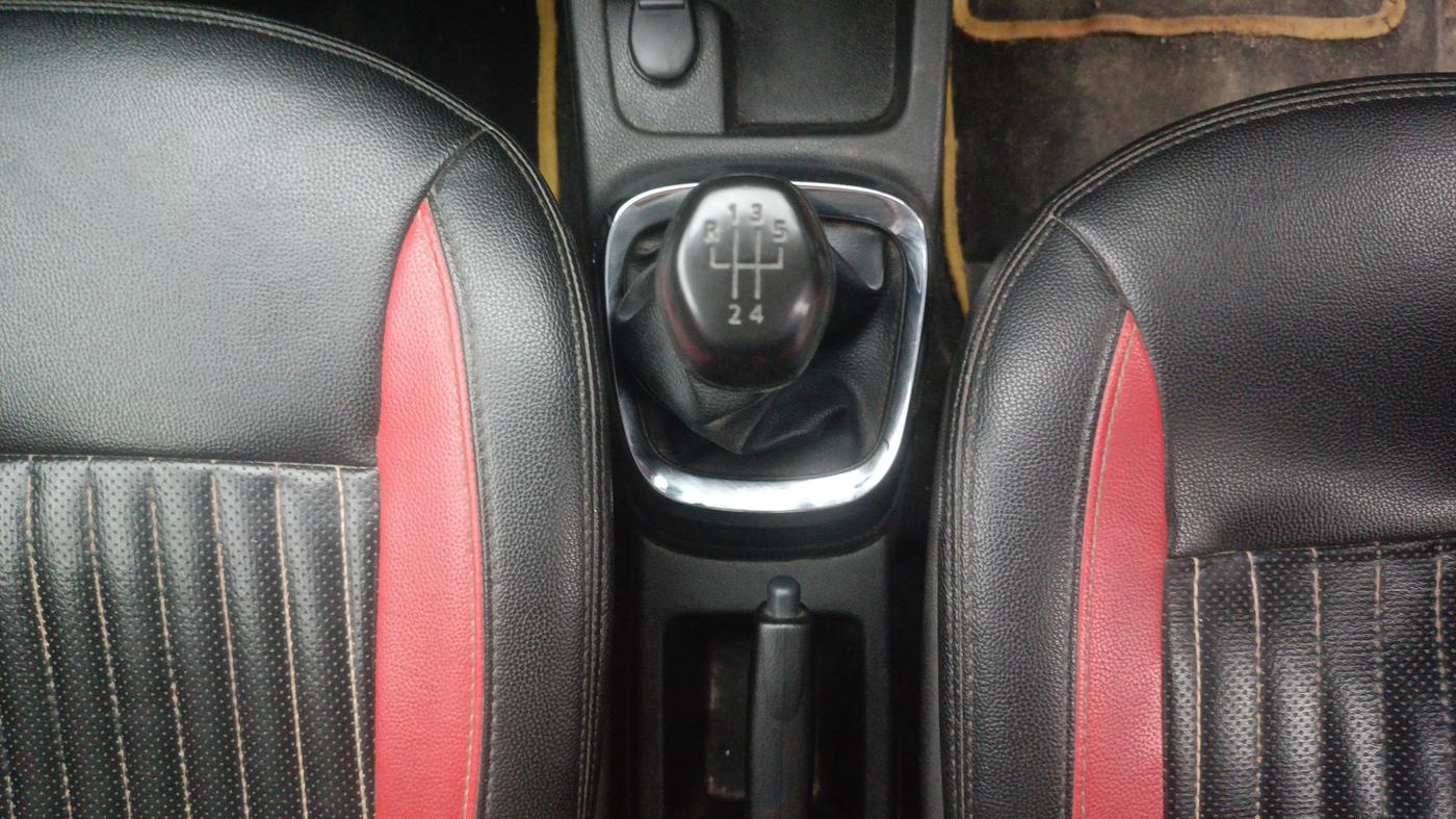 2018 Renault Kwid RXT 1.0 (O), Petrol, Manual, 1,38,712 km, Gear Lever
