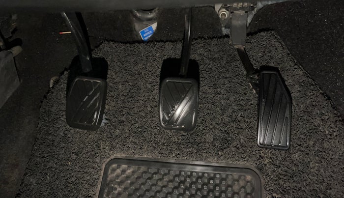 2018 Maruti Baleno DELTA PETROL 1.2, CNG, Manual, 98,195 km, Pedals