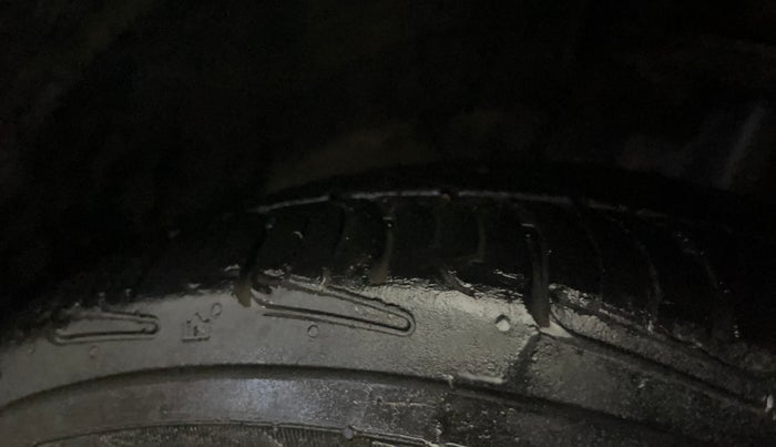 2018 Maruti Baleno DELTA PETROL 1.2, CNG, Manual, 98,195 km, Left Front Tyre Tread