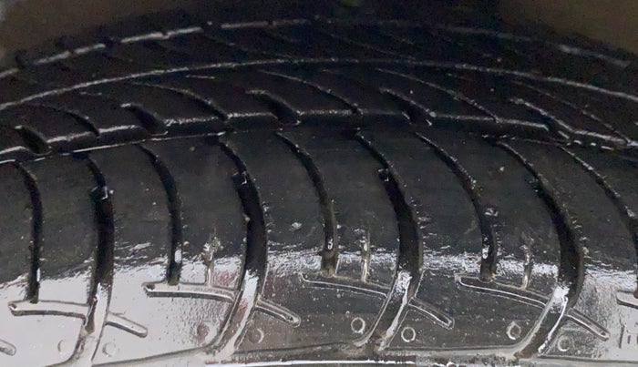 2021 Maruti Celerio VXI CNG, CNG, Manual, 24,742 km, Left Front Tyre Tread