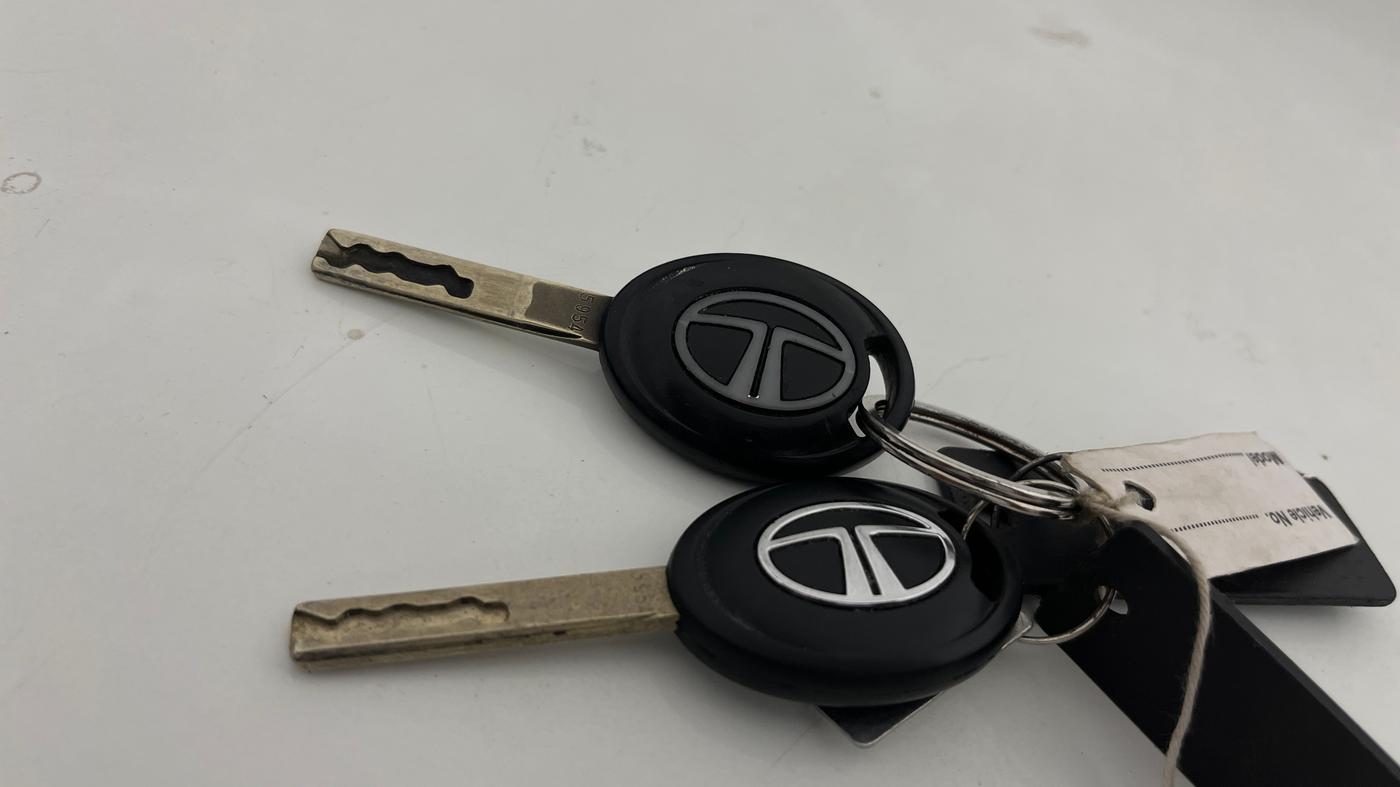2022 Tata Tiago XE PETROL, Petrol, Manual, 37,973 km, Key Close Up