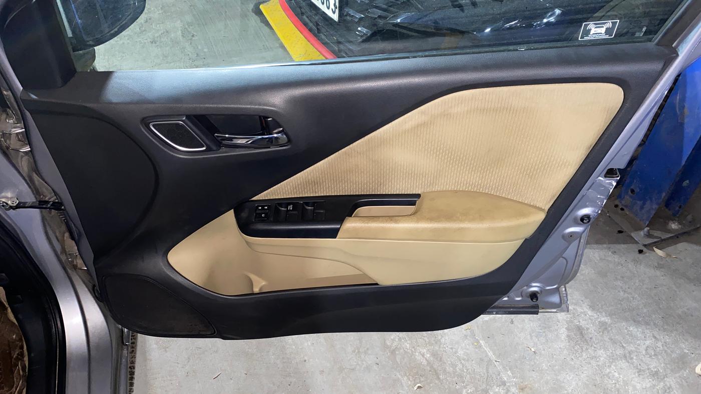 2019 Honda City 1.5L I-VTEC V MT, Petrol, Manual, 28,021 km, Driver Side Door Panels Control