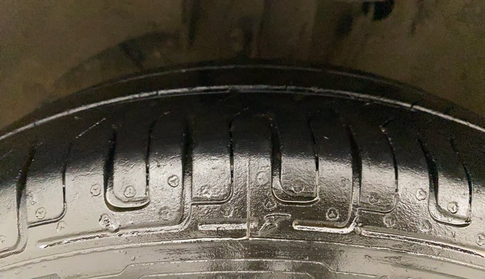 2019 Maruti Dzire VXI AMT, Petrol, Automatic, 80,376 km, Left Front Tyre Tread