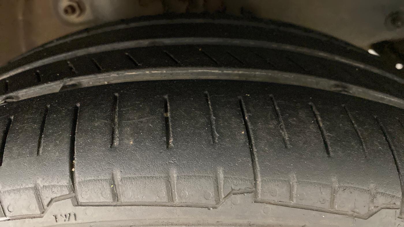 2016 Mahindra Kuv100 K8 D 6 STR, Diesel, Manual, 46,961 km, Right Front Tyre Tread