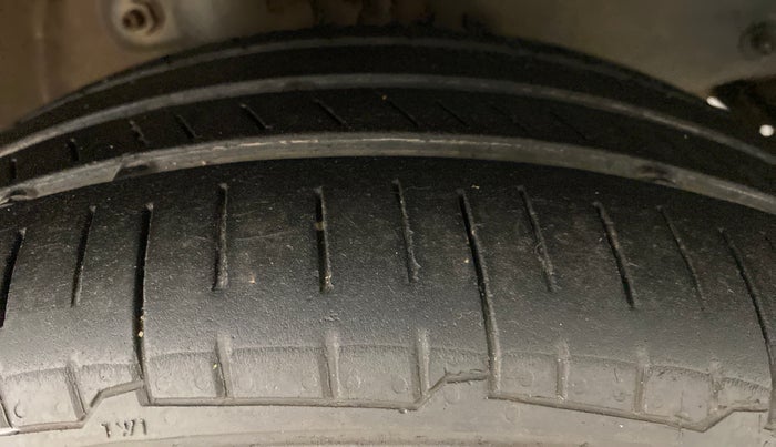 2016 Mahindra Kuv100 K8 D 6 STR, Diesel, Manual, 46,961 km, Right Front Tyre Tread