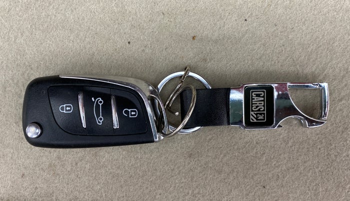 2016 Mahindra Kuv100 K8 D 6 STR, Diesel, Manual, 46,961 km, Key Close Up