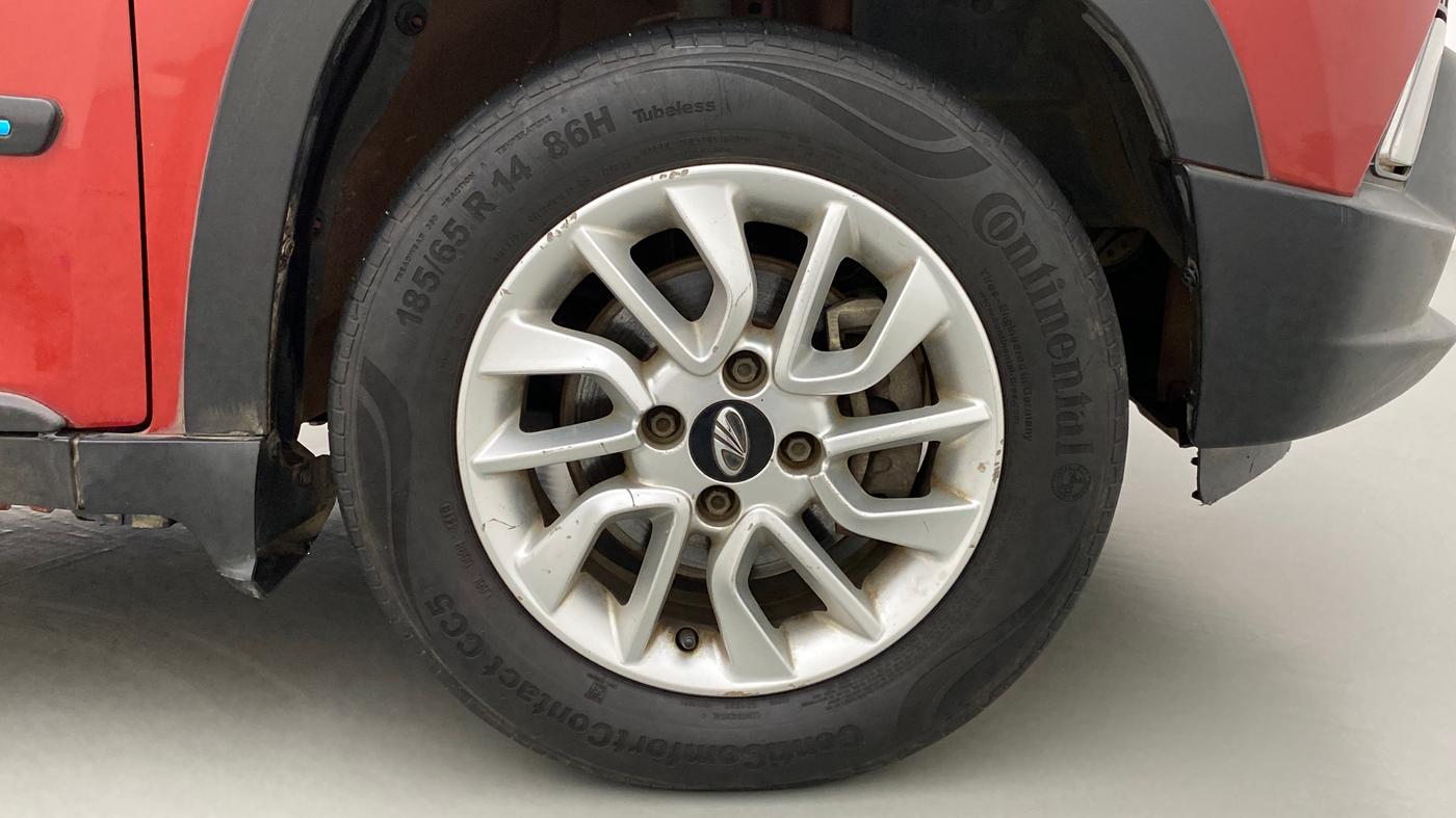 2016 Mahindra Kuv100 K8 D 6 STR, Diesel, Manual, 46,961 km, Right Front Wheel
