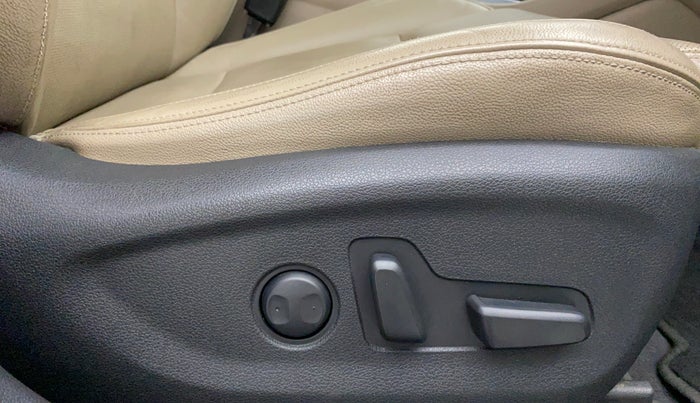 2017 Hyundai Tucson 2WD AT GLS DIESEL, Diesel, Automatic, 39,474 km, Driver Side Adjustment Panel