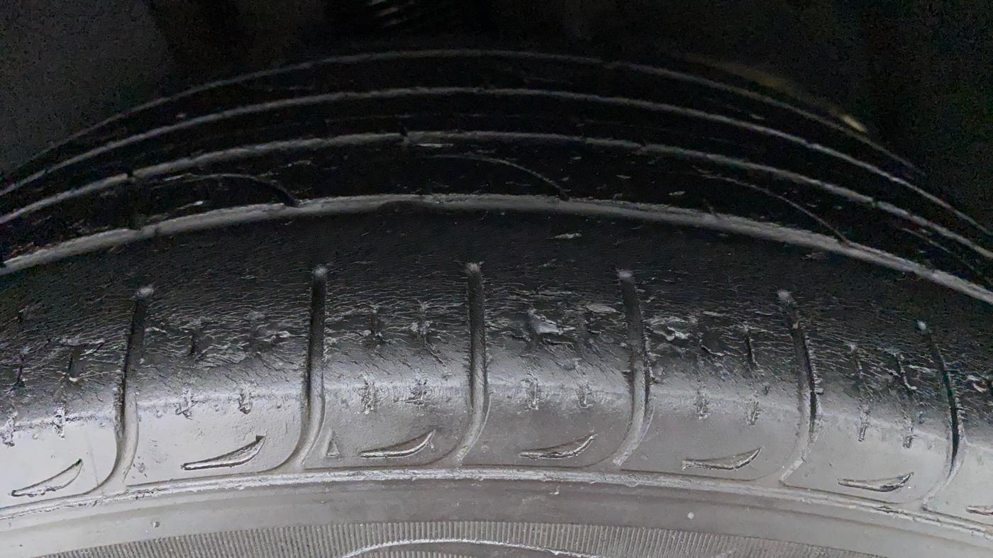 2017 Hyundai Tucson 2WD AT GLS DIESEL, Diesel, Automatic, 39,474 km, Right Front Tyre Tread