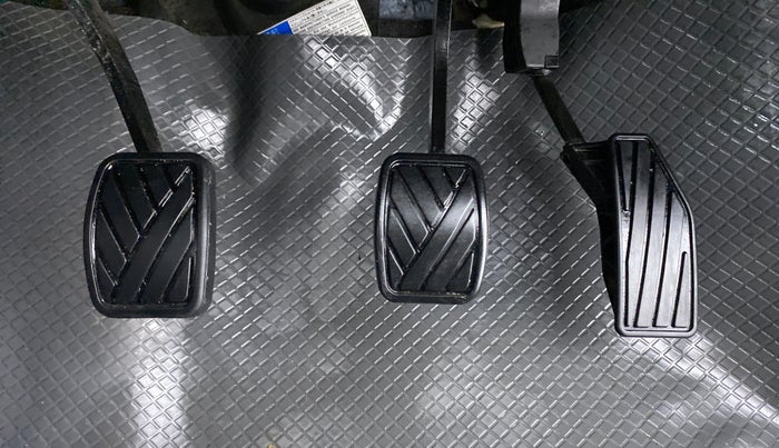 2019 Maruti Swift VXI D, Petrol, Manual, 18,525 km, Pedals
